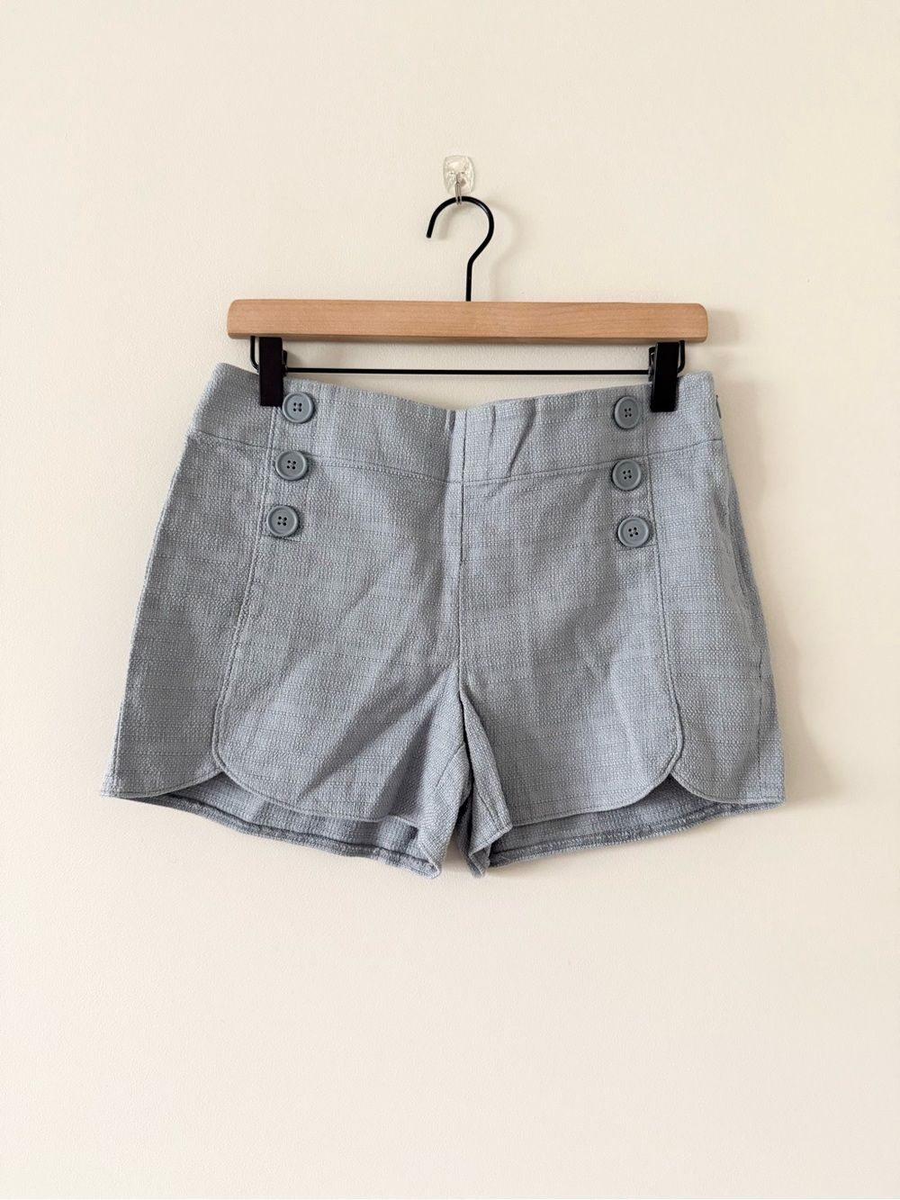 LOFT Cotton High-Rise Light Gray Button-Accent Women's Shorts Size 4